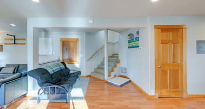 Quaint Mount Vernon Studio Rental w/ Big Lake View