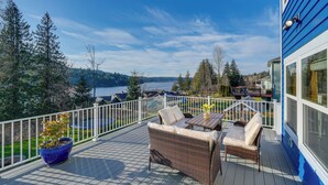 A deck with outdoor furniture and a view of a lake. - Stunning Mount Vernon Home w/ Big Lake Views! (Mount Vernon)