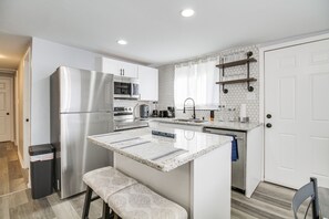 Micro-ondes, four, plaque de cuisson, lave-vaisselle