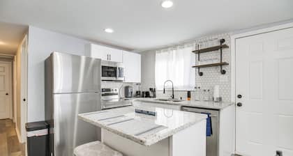 Gladstone Retreat w/ Gas Grill + Fire Pit