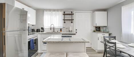 House (3 Bedrooms) | Private kitchen