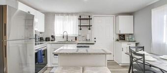 Gladstone Retreat w/ Gas Grill + Fire Pit