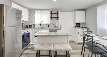 Gladstone Retreat w/ Gas Grill + Fire Pit