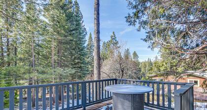 Westwood Cabin: Lake Almanor Across the Street!