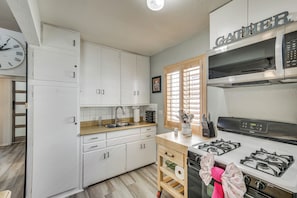 House (2 Bedrooms) | Interior