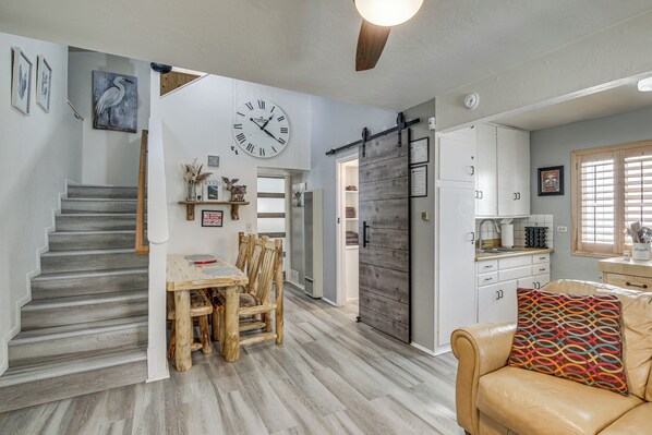 Interior - Cozy Cabin w/ Deck - 2 Mi to Bear Mountain Resort! (Big Bear Lake)