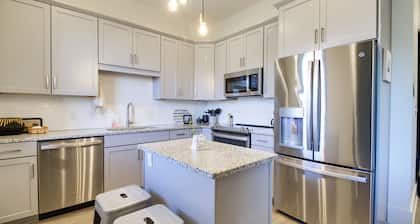 Downtown Lynchburg Condo w/ James River Views