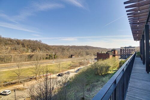 Downtown Lynchburg Condo w/ James River Views