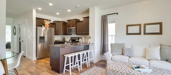 Walkable Lynchburg Condo w/ Private Balcony