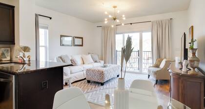 Walkable Lynchburg Condo w/ Private Balcony