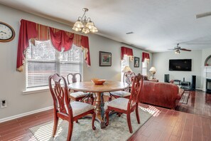 House (4 Bedrooms) | Interior