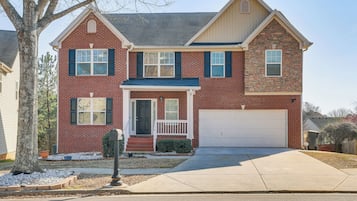 House (4 Bedrooms) | Front of property