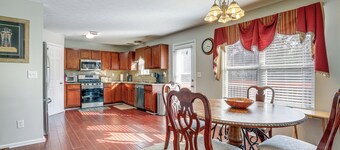 Spacious Snellville Home: 28 Mi to Atlanta!