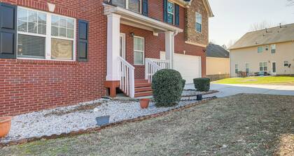 Spacious Snellville Home: 28 Mi to Atlanta!