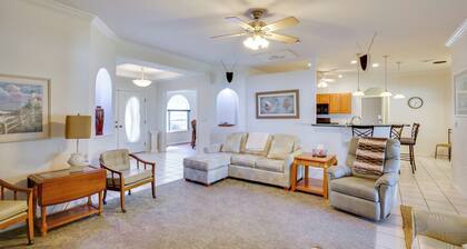 Walk to Lake: Home w/ Screened Porch in Sebring!