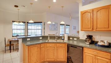 House (3 Bedrooms) | Interior