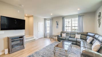 Apartment (3 Bedrooms) | Front of property