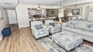 Condo, 1 Bedroom | Living area