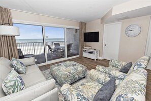 Condo, 1 phòng ngủ | Khu phòng khách