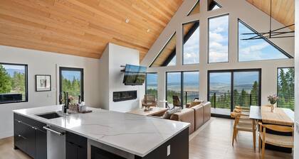 Mountain Vista 3 Bedroom Chalet by RedAwning