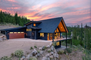 Chalet, 3 Bedrooms | Exterior