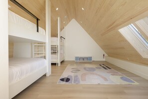 Chalet, 3 Bedrooms | 3 bedrooms, laptop workspace, iron/ironing board, free WiFi