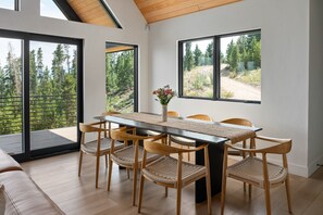 Chalet, 3 Bedrooms | Dining