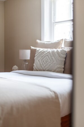 Studio | Cribs/infant beds, free WiFi, bed sheets - The Oval Studios (London)