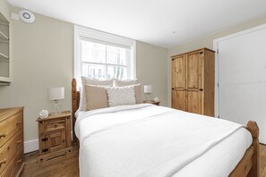 Studio | Cribs/infant beds, free WiFi, bed sheets - The Oval Studios (London)