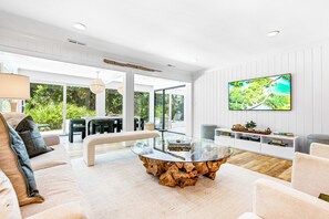 Smart TV, books, video library, offices - Luxe Villa, 3 Min Walk to Beach, Pet Friendly, Office, Outdoor Fire Table (Hilton Head Island)