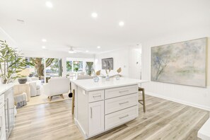 Interior - Luxe Experience, Totally Renovated, Exceptional Kitchen & Outdoors (Hilton Head Island)