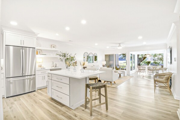 Interior - Luxe Experience, Totally Renovated, Exceptional Kitchen & Outdoors (Hilton Head Island)