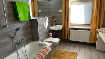 Handtücher, Seife, Shampoo, Toilettenpapier