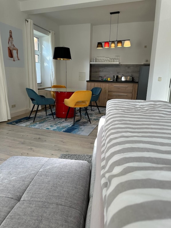 1 habitación, tabla de planchar con plancha, wifi gratis y ropa de cama 