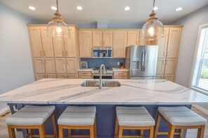 Refrigerador, microondas, lavavajillas, cafetera/tetera