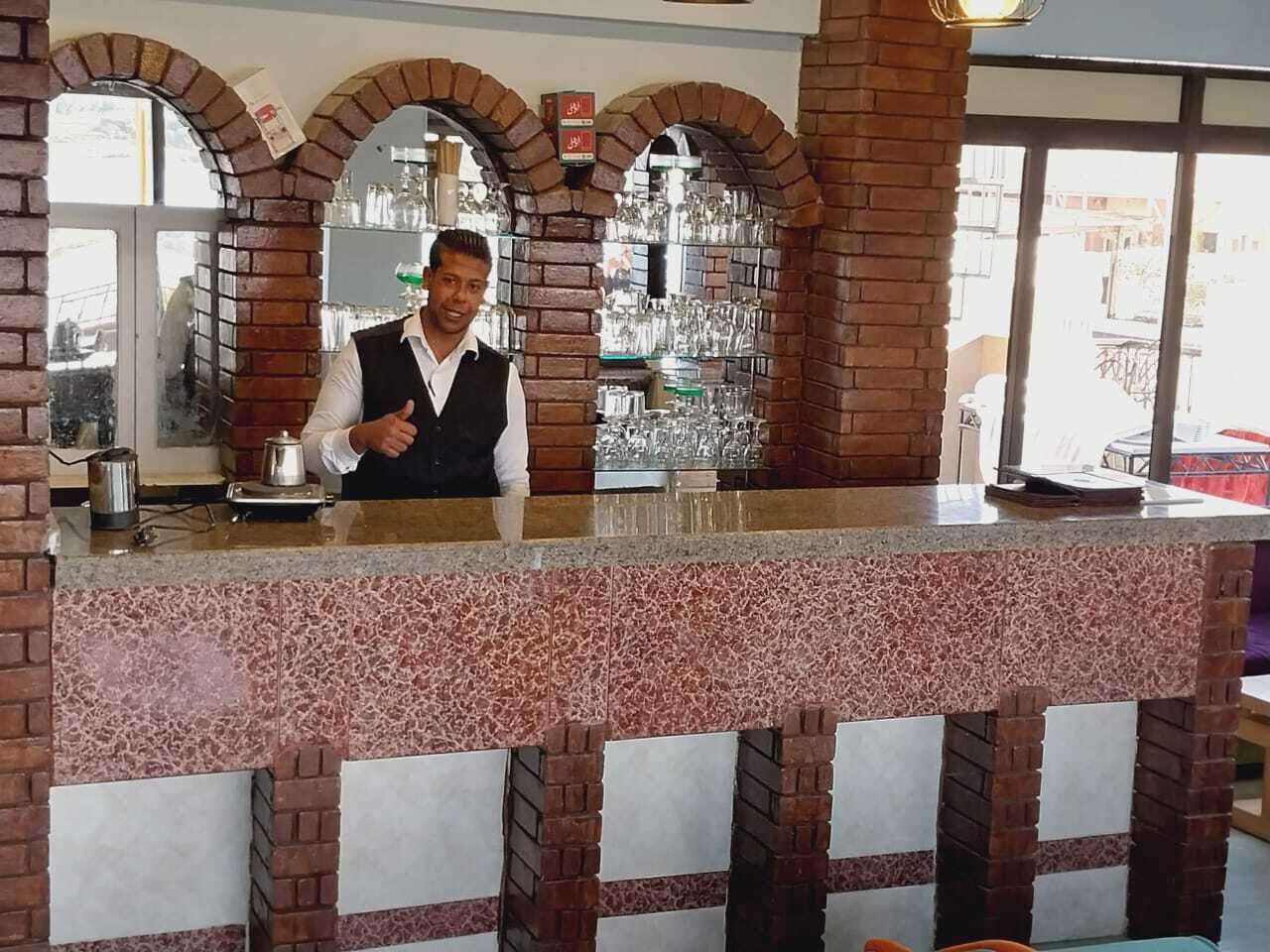 Bar (trong khuôn viên)