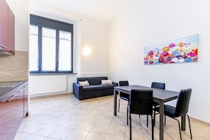 Deluxe Apartment | Living area | 32-inch flat-screen TV with cable channels