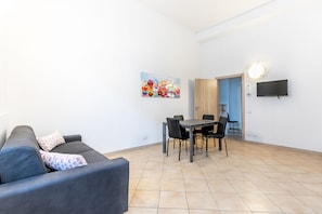 Deluxe Apartment | Living area | 32-inch flat-screen TV with cable channels
