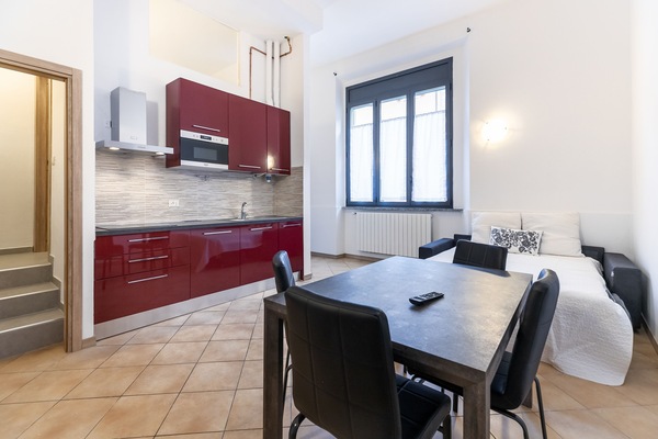 Deluxe Apartment | Living area | 32-inch flat-screen TV with cable channels