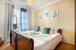 2 bedrooms, iron/ironing board, free WiFi, bed sheets