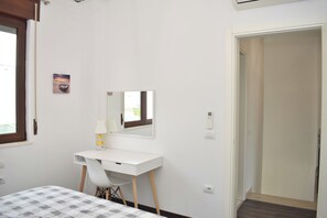 3 bedrooms, iron/ironing board, free WiFi, bed sheets - Lalzit Bay Dream Villa (Ishëm)