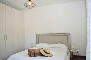 3 chambres, fer et planche à repasser, Wi-Fi gratuit, draps fournis