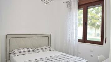 3 chambres, fer et planche à repasser, accès au Wi-Fi (inclus)