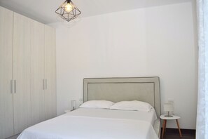 3 bedrooms, iron/ironing board, free WiFi, bed sheets - Lalzit Bay Dream Villa (Ishëm)