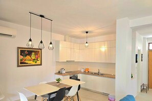 Kühlschrank, Ofen, Herdplatte, Geschirrspüler