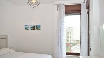 3 bedrooms, free WiFi, bed sheets