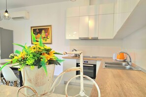 Fridge, oven, stovetop, dishwasher - Lalzit Bay Dream Villa (Ishëm)