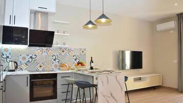 Standard-Apartment, Mehrere Schlafzimmer (Pastel Apartment) | Eigene Küche | Kühlschrank, Mikrowelle, Ofen, Herdplatte