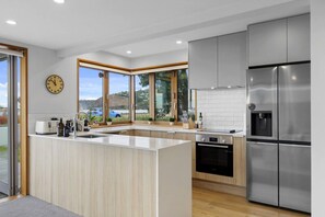 冰箱、微波炉、烤箱、炉灶