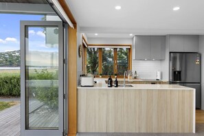 冰箱、微波炉、烤箱、炉灶